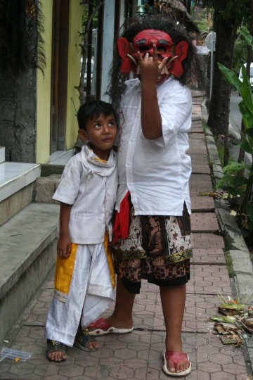 ウブドの子供達　ウブド　バリ　インドネシア